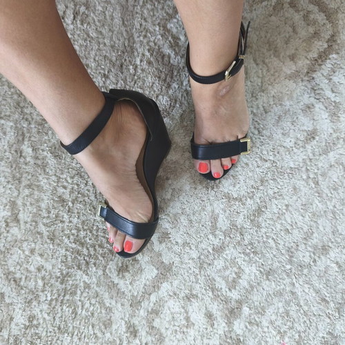 Tommy Hilfiger leather sandals size 39 used, black