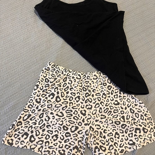Pajama set like new, size XXL, black top with leopard shorts