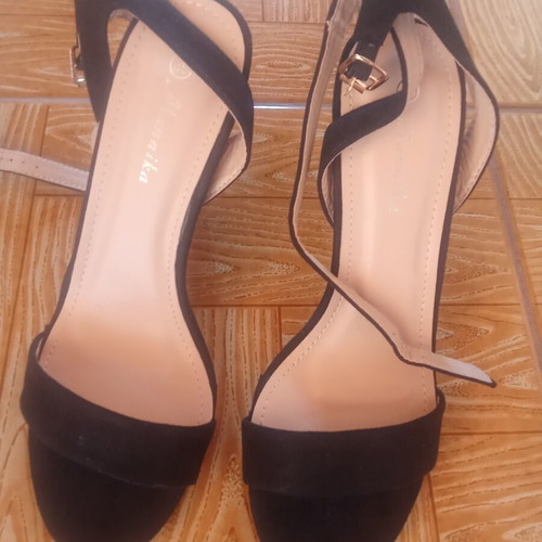 Black sandals with straps like new, size 38-39