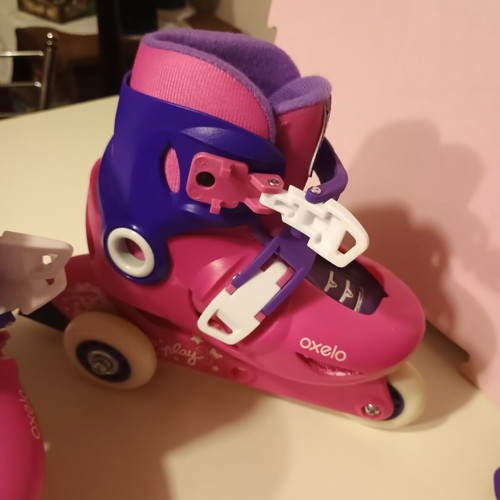 Oxelo Kids Roller Skates like new, sizes 26-28, ages 6-10 with protective set