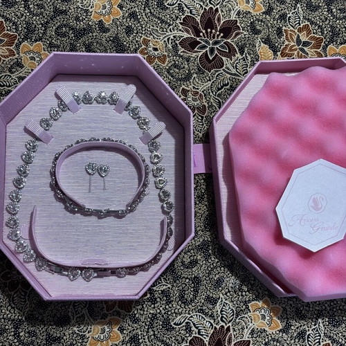 Swarovski X Ariana Grande jewelry set new, pink and silver crystals