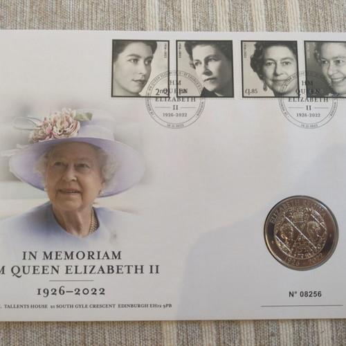Collectible 5£ Queen Elizabeth Coin with Stamps, Uncirculated