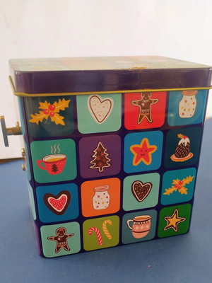 Christmas music box with winding key and festive designs