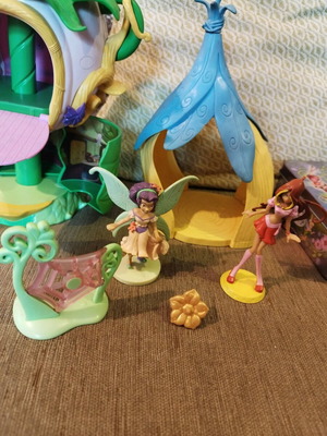 Tinkerbell set like new with house, figures and accessories