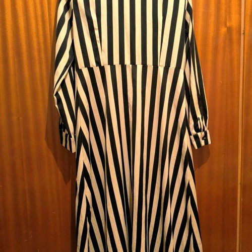 Women's shirt used with vertical stripes in beige and black