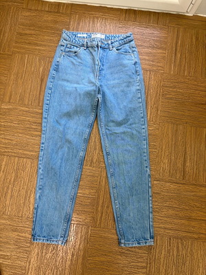 Mom fit jeans size small like new, blue Bershka