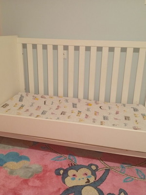Hera Convertible Cot 1.46m x 0.80m used with mattress and bedding