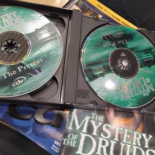 Jeu PC Complet : The Mystery Of The Druids (mais Attention, Description Mélangée Avec Un Autre Jeu ?)