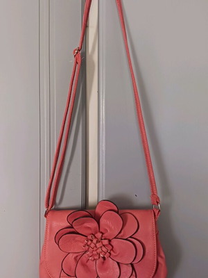 Peach shoulder bag with flower like new