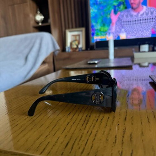 Burberry black sunglasses used, square frame