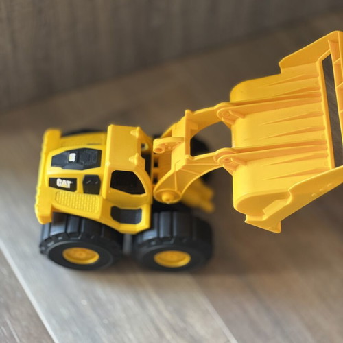 Cat Loading Vehicle toy like new