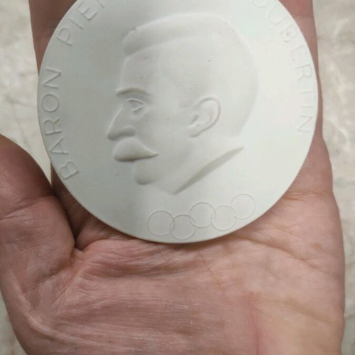 Porcelain Olympic Medal new, Pierre de Coubertin Munich 1972