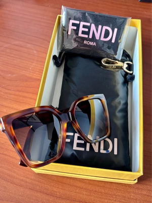Γυαλιά ηλίου Fendi γυναικεία μεταχειρισμένα