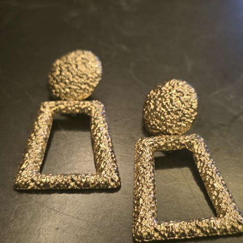Earrings like new, stainless steel gold color