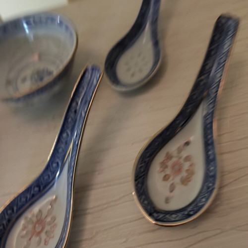 Porcelain spoons and small bowl like new, set of 5