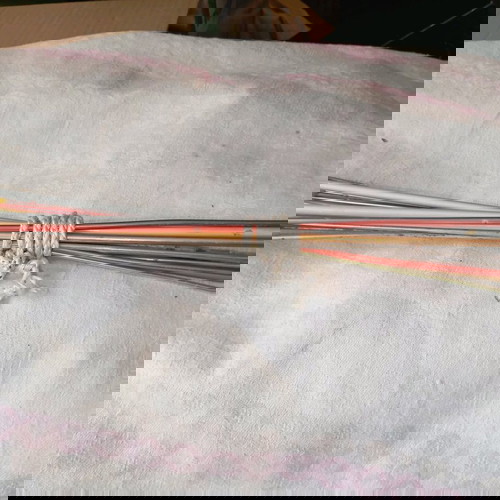 Βελόνες και βελονάκια πλεξίματος σαν καινούργια, ρετρό μεταλλικά και αλουμινένια μοντέλα