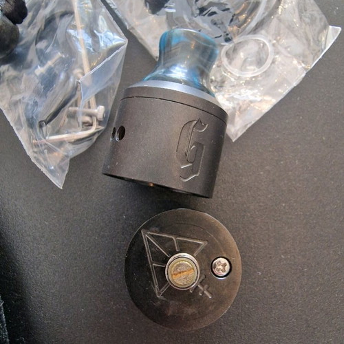 Goon V1 Dripper vape like new with box and accessories