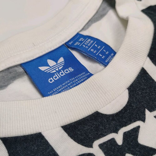 Adidas / T-Shirt / M