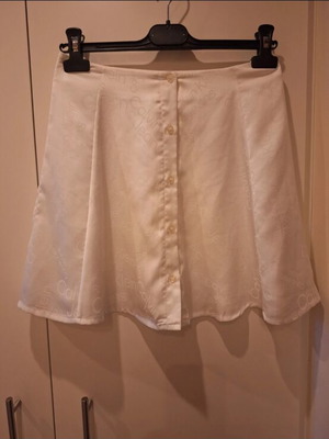 Calvin Klein white skirt with front buttons like new, size S