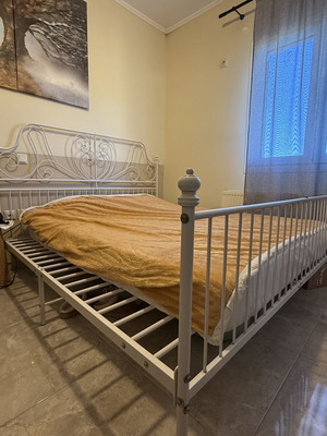 Κρεβάτι σιδερένιο λευκό σαν καινούργιο, 1,80x2,00 μ.