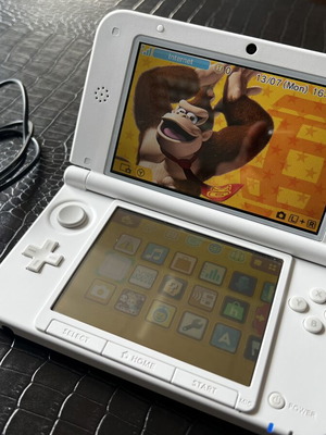 Nintendo 3DS XL бял като нов с карта памет 32GB и стилус