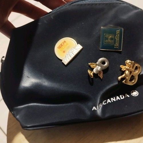 Air Canada Collectible Neseser with Pins used, vintage