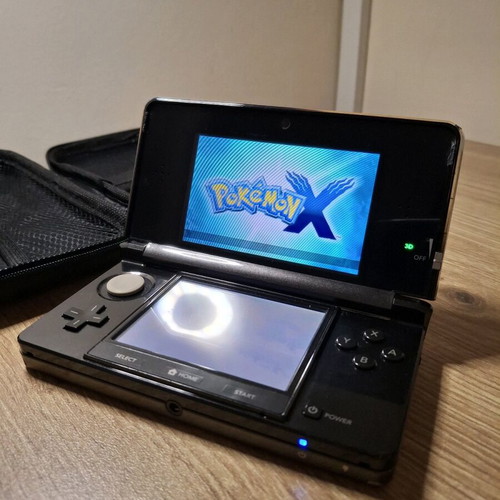 Nintendo 3DS Black used with new carrying case and USB charger
