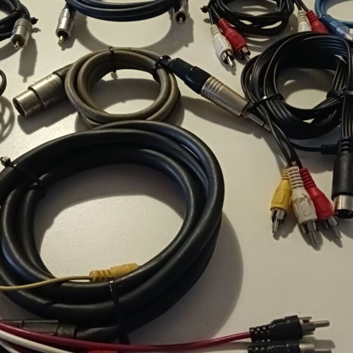 Connection cables used, pack of 16 for audio, video, power