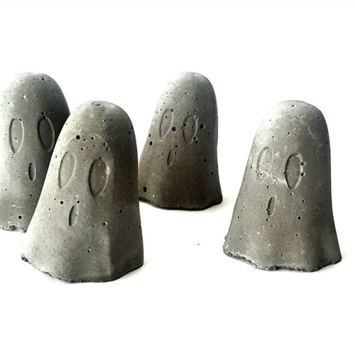 Set of 4 handmade cement ghost decorations