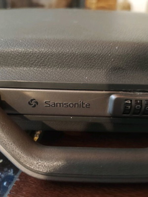 Χαρτοφύλακας σκληρός Samsonite σε πολύ καλή κατάσταση, γκρι