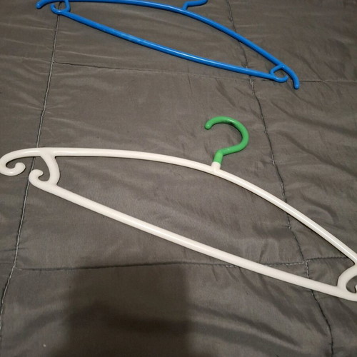 Plastic hangers used, pack of 10 pieces