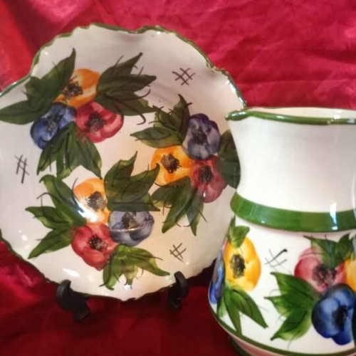 Hand-painted lavomano in beautiful colors like new