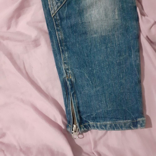 Gaudi denim capri new, blue with zipper and pockets