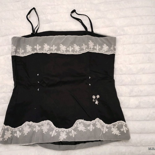 Bustier with ecru lace and embroidery medium elasticity size M like new