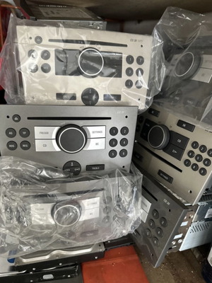 Opel radio new, requires programming