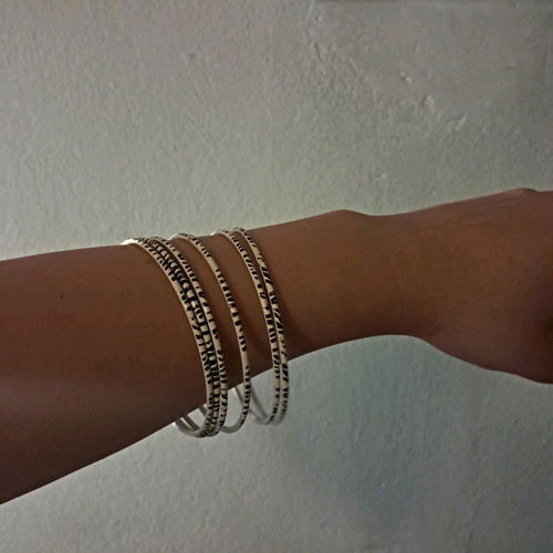 Set of black and white bracelets like new