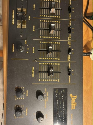 Delta MX-10 DJ Mixer used with 3 channels and original power supply