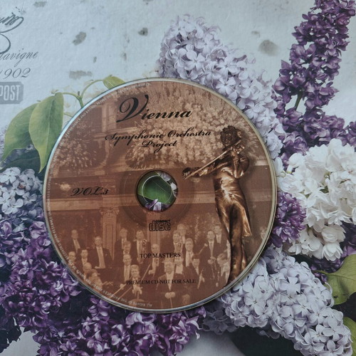 Vienna Symphonic Orchestra Project CD like new with 12 famous songs