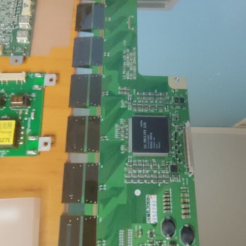 Apple Macintosh components used, including Cinema Display and keyboard from 2004