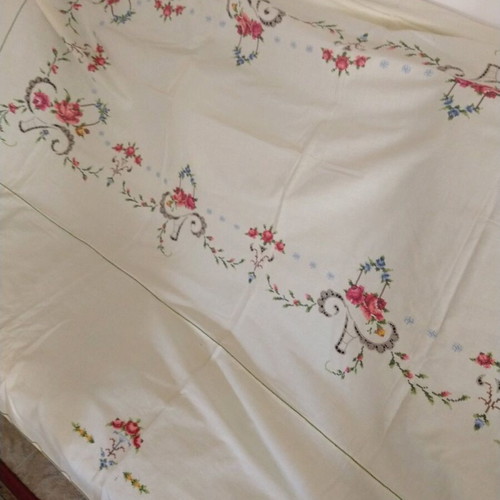 Tablecloth with embroidery and 12 napkins new, ecru color