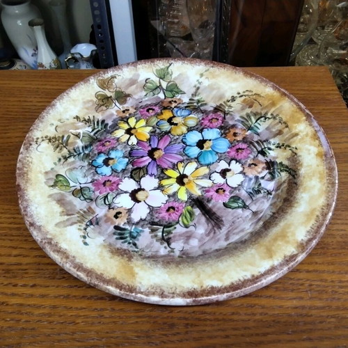 Decorative wall plate 32x32 with floral background like new