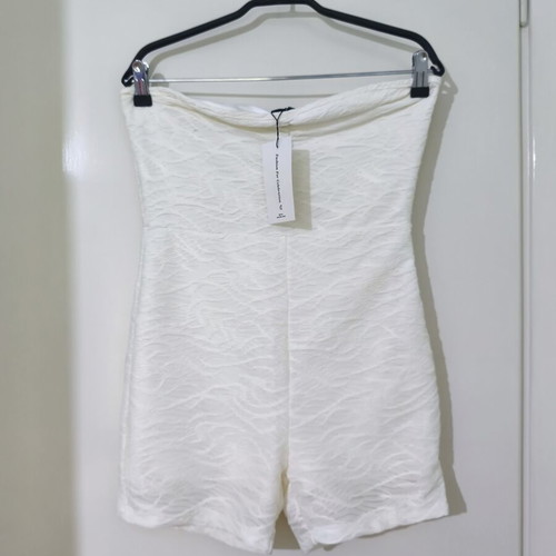 White all-in-one shorts with embossed designs Shein