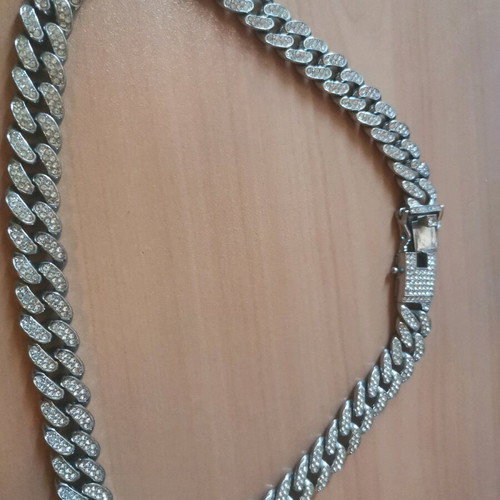 Chain like new, shiny gray