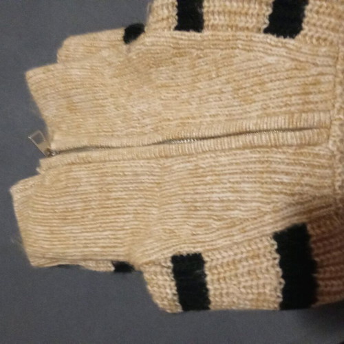 Zara warm sweatshirt 6-7 years with zipper like new, black and beige