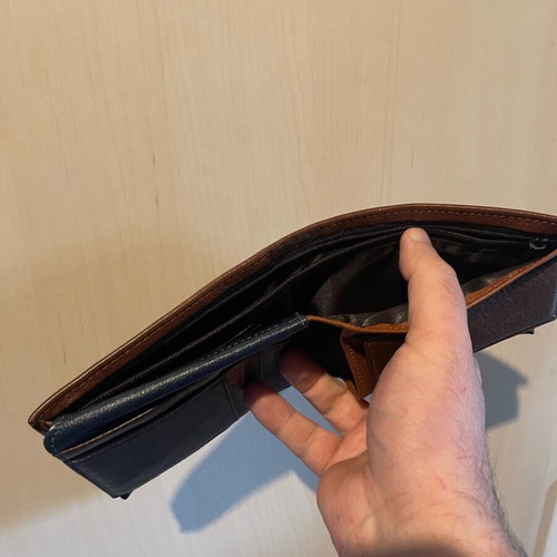 Hunter brown wallet like new, genuine