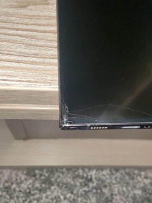 Samsung S22 Ultra smartphone used, minor crack
