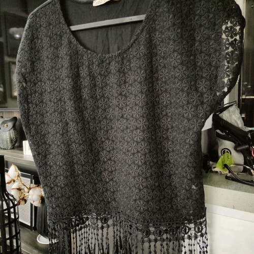 Women's lace top like new, black, size L