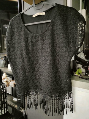 Women's lace top like new, black, size L