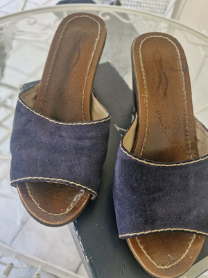 Suede clogs with wood and gold details blue size 36 like new