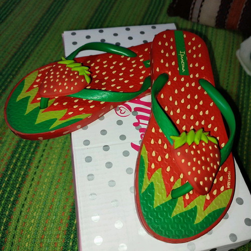 Ipanema sandals size 31-32 like new, red and green